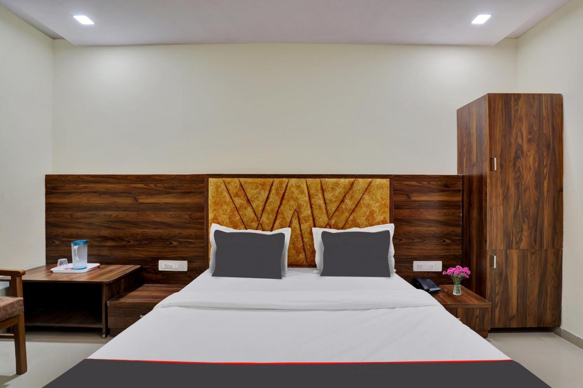 Hotel O Neelkamal Ахмедабад Екстер'єр фото