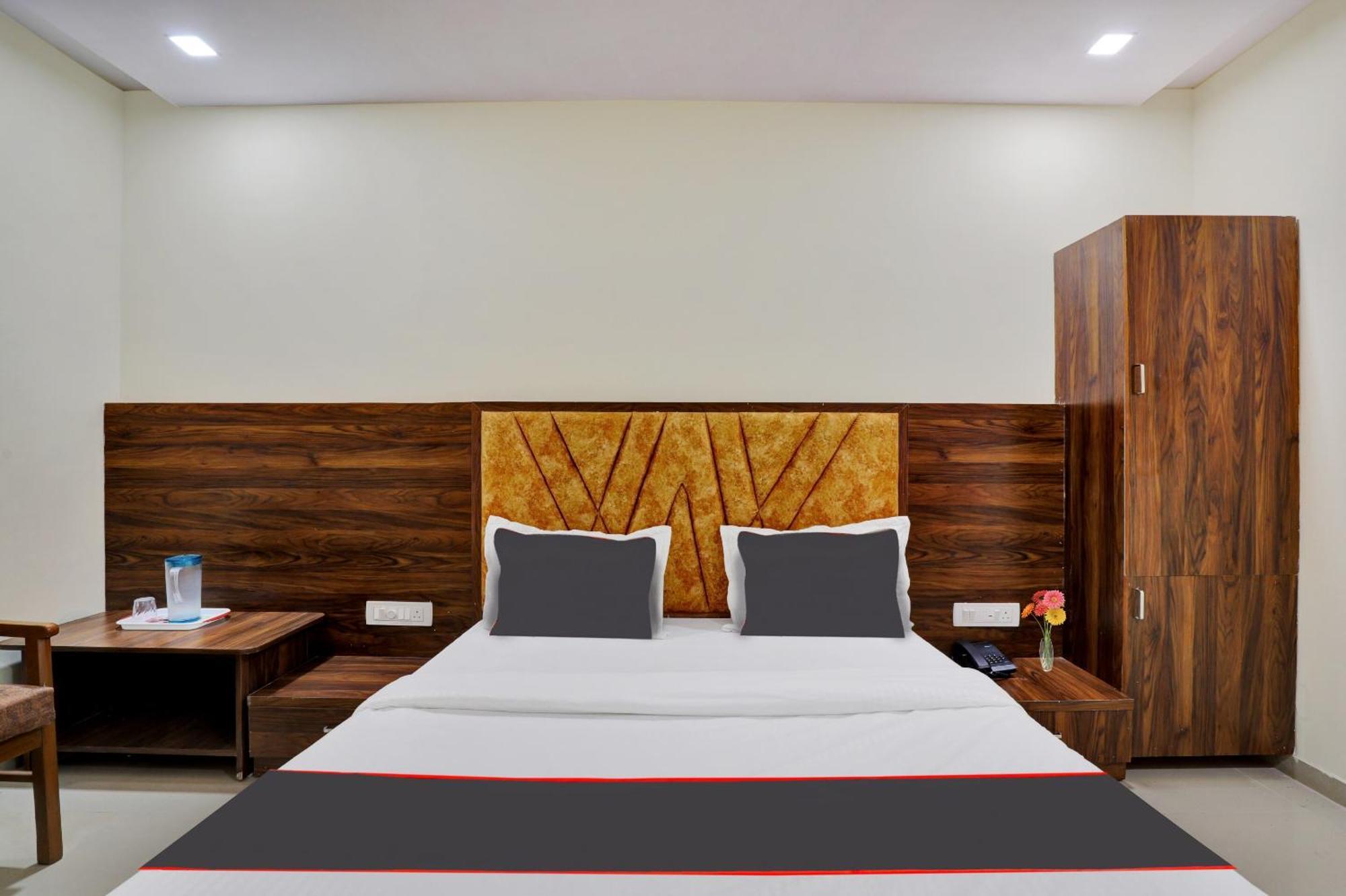 Hotel O Neelkamal Ахмедабад Екстер'єр фото
